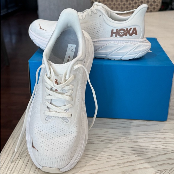 Hoka Arahi size 7 Women’s - brand new in box - Picture 2 of 5